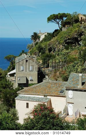 Nonza landsby med udsigt over havet. Corsica