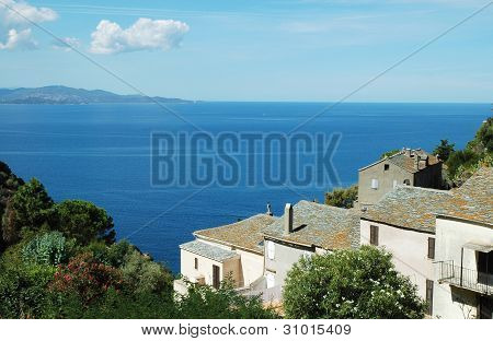 Nonza landsby med udsigt over havet. Corsica