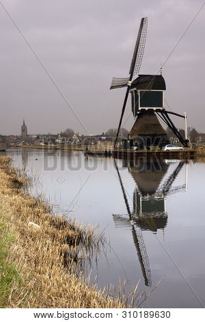 Windmill The Gelkenesmolen Along The Ammersche Boezem Canal Near The Dutch Village Groot-ammers