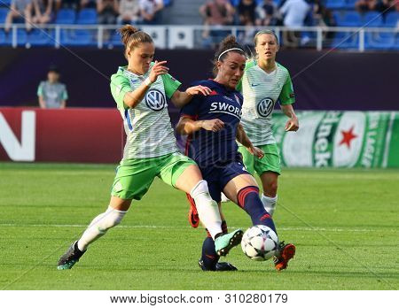 Kyiv, Ukraine - May 24, 2018: Lucy Bronze Of Olympique Lyonnais (r) Fights For A Ball With Ewa Pajor