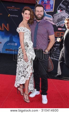 LOS ANGELES - JUN 26:  Cobie Smulders and Taran Killam arrives for the 'Spider-Man: Far From Home' World Premiere on June 26, 2019 in Hollywood, CA