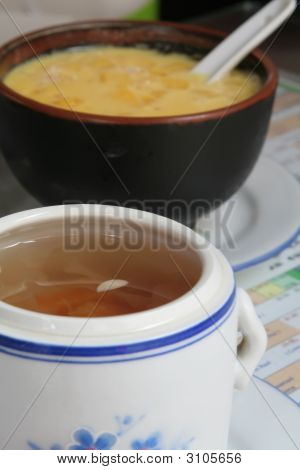 Kinesisk medicin naturlægemidler suppe og Mango Sago Dessert