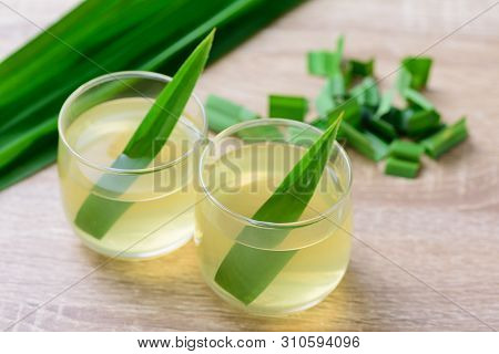Pandan Drink In The Glass With Pandan Leaf,healthy Drink In Asian