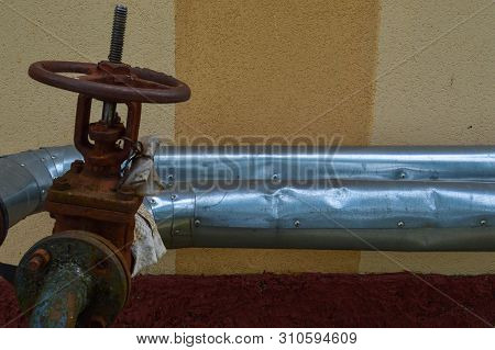 Iron Old Rusty Corrosion-proof Industrial Metal Pipes With Flanges Valves Transitions And Branches F