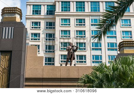 Singapore, Singapore - August 23, 2013: Sculpture Of Musician Holding Violin And Bow At Parkview Squ
