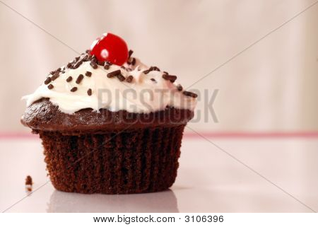 Chokolade Cupcake med vanille Buttercream og drysser
