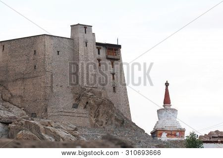 This Is A Photograph Of Famous Old Leh Palace