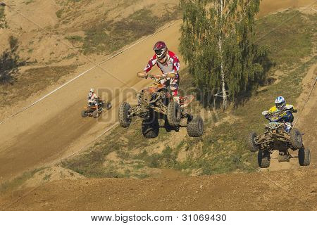 To Qaud motorcyklister hoppe