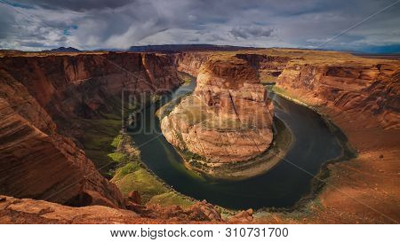 An Ultra Wide View Of Sunlit Horseshoe Bend At Glen Cayon In Page, Az