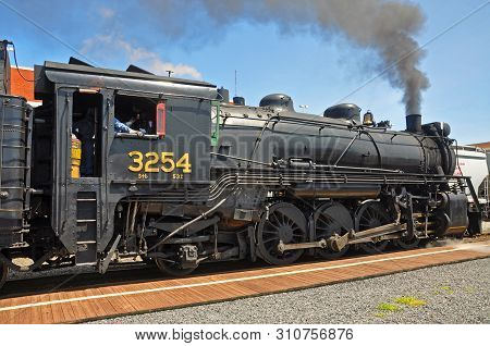 Scranton, Pa, Usa - Aug 7, 2010: Steam Locomotive Canadian National 3254 In Steamtown National Histo