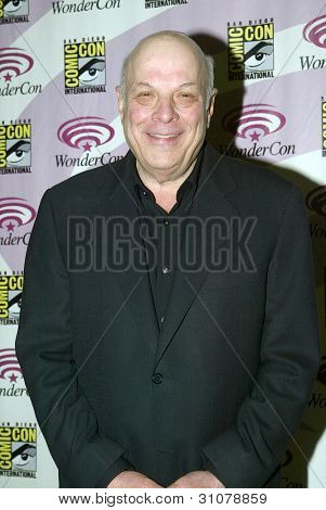 アナハイム、カリフォルニア州 - 3 月 16 日: チャールズ ・ フォックス、サイン アン チェチェレ第 26 回年次 WonderCon の標識