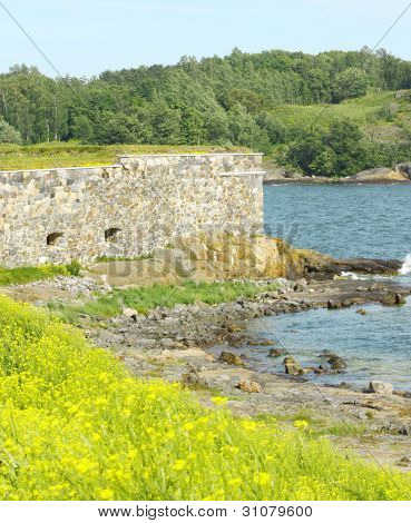ผนังหินของป้อมปราการ Sveaborg Suomenlinna ในเฮลซิงกิ ฟินแลนด์