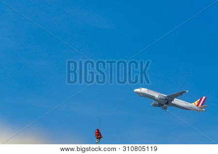 Duesseldorf, Nrw, Germany - March 18, 2015: German Wings Airbus A320-200 During Startup On The Duess