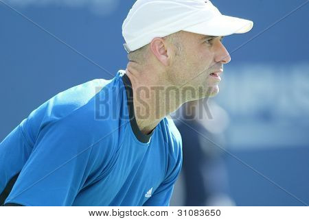 Spülung, ny Sept 1: Andre Agassi spielt gegen Ivo Karlovic in der zweiten Runde des US open auf