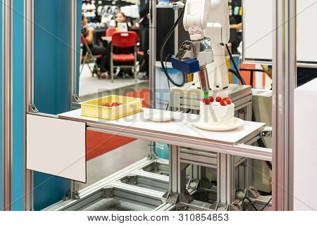 High Technology And Precision Robot Grip With Automatic Vacuum For Catch Sample Strawberry Put On Ca