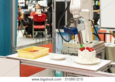 High Technology And Precision Robot Grip With Automatic Vacuum For Catch Sample Strawberry Put On Ca