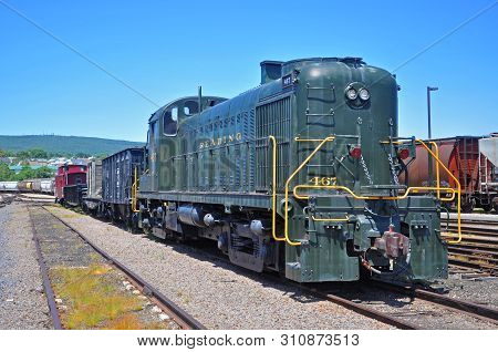 Scranton, Pa, Usa - Aug 7, 2010: Reading Railroad Rdg 467 Is A Alco Rs3 Diesel Locomotive In Steamto