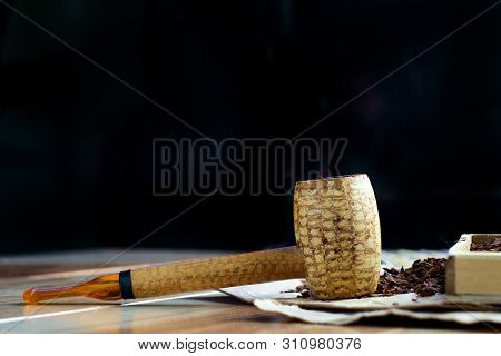 Rustic Leisure Tobacco Corn Cob Pipe Wooden Table