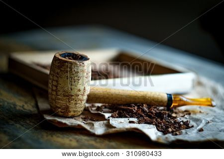 Rustic Leisure Tobacco Corn Cob Pipe Wooden Table