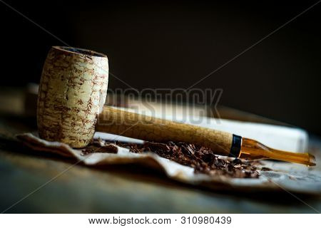 Rustic Leisure Tobacco Corn Cob Pipe Wooden Table