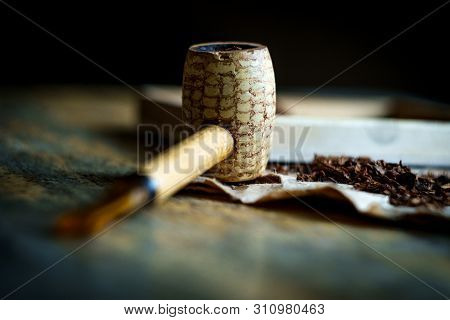 Rustic Leisure Tobacco Corn Cob Pipe Wooden Table