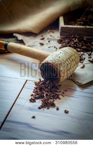 Rustic Leisure Tobacco Corn Cob Pipe Wooden Table