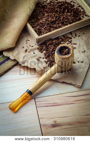 Rustic Leisure Tobacco Corn Cob Pipe Wooden Table