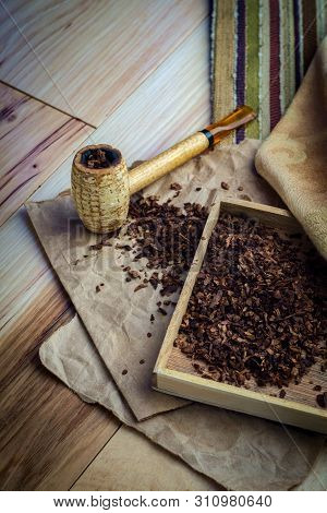 Rustic Leisure Tobacco Corn Cob Pipe Wooden Table