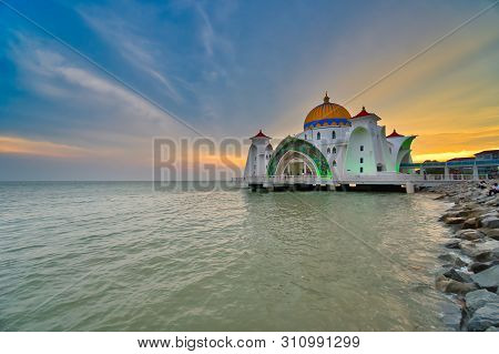 Kuala Lumpur, Malaysia - June 24, 2019: Beautiful Sunset Over The Malacca Straits Mosque Or Masjid S