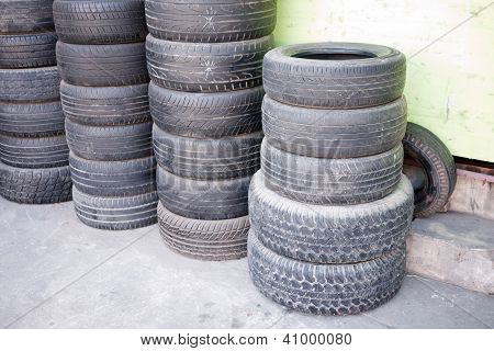 中古車のタイヤのスタック
