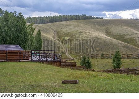 Trudarmeyskiy, Russia-22 August 2020: Observation Deck And Open-air Cages For Animals At The Park 