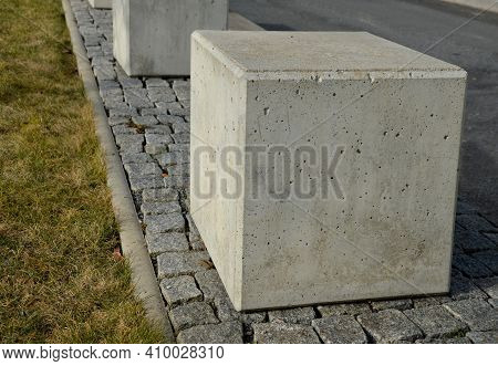 The Paving Block Is Used For Paving Outdoor Paved Areas Intended For Pedestrians And Road Vehicles. 