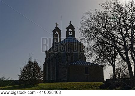 The Notre-dame Aux Raisins Chapel Keep A Benevolent Eye On Harvests, In Mont-brouilly