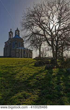 The Notre-dame Aux Raisins Chapel Keep A Benevolent Eye On Harvests, In Mont-brouilly