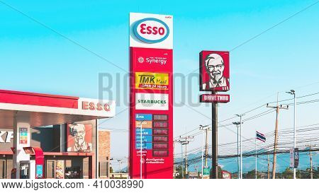 Kanchanaburi, Thailand-december 31,2020 : Kfc Drive Thru Logo Billboards On A Pole Along With Leadin