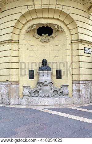 Budapest, Hungary - July 13, 2015: Bust Of Franz Liszt Famous Composer At Corner Of Zrinyi And Nador