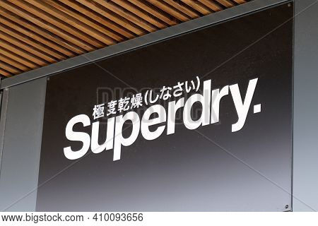 Bordeaux , Aquitaine France - 02 25 2021 : Superdry Logo Sign And Text Brand For Store Of British Cl