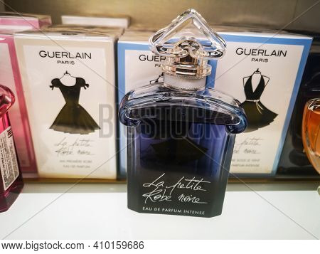 Fragrance For Women La Petite Robe Noire Guerlain Belongs To The Group Of Floral Fruity Sweet In The