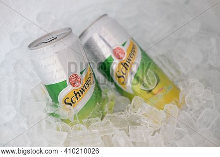 Bangkok, Thailand - February 28, 2021 : Two Can Aluminium Schweppes Manao Soda On Ice Basket, Popula