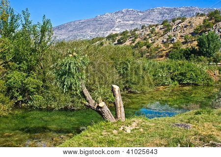Fiume Zrmanja e alla montagna di Velebit