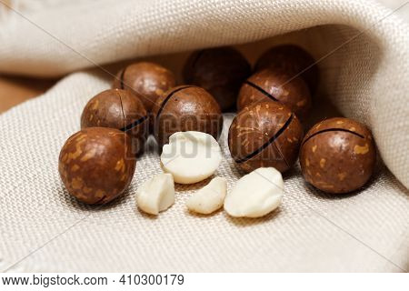 Healthy Organic Inshell Macadamia Nuts And Kernel Nuts. An Expensive Nut For The Keto Diet.