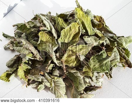 Dried Green Mint Tea Leaves