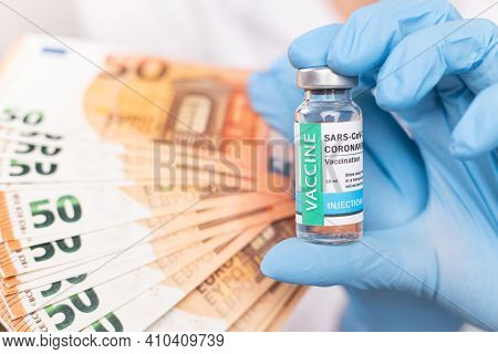 Sars - Cov2 Vaccination Concept. Close Up Covid-19 Vaccine Dose. A Doctor Or Nurse In A Laboratory H