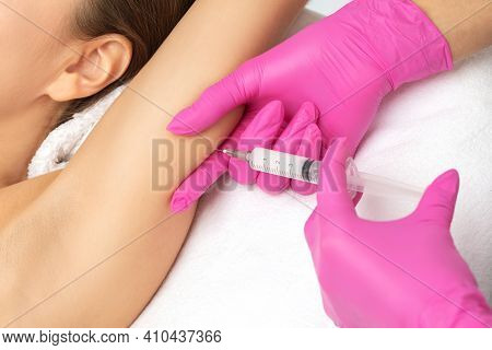 Aesthetic Cosmetologist Makes Lipolytic Injections To Burn Fat On The Arm And Body Of A Woman. Femal