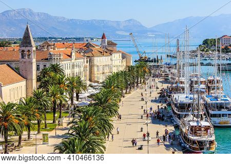 Trogir, Croatia - January 1, 2000: View Of Trogir On A Sunny Day