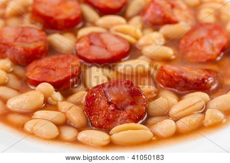 Chourico con fagioli bianchi In salsa di pomodoro