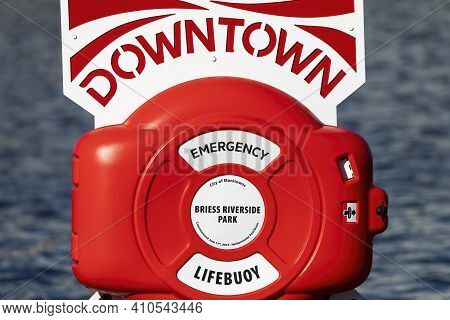 Manitowoc, Wi  Usa March 1 2021:  Lifebuoy On The River Bank In Downtown City Of  Manitowoc. The Mou