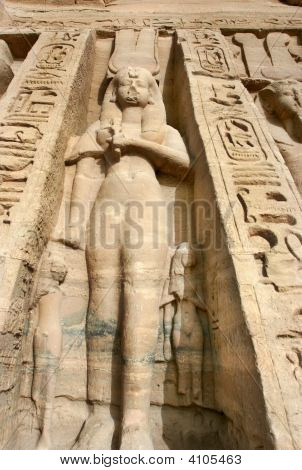 589 Statuer af Nefertari som gudinden Hathor