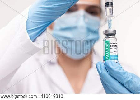 Sars - Cov2 Vaccination Concept. Close Up Covid-19 Vaccine Dose. A Doctor Or Nurse In A Laboratory H