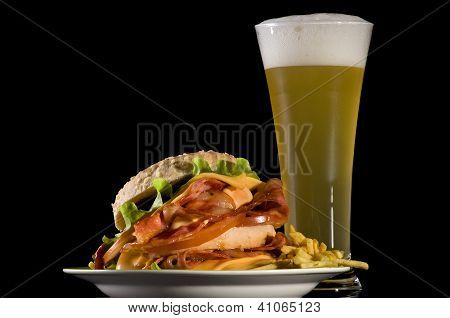groÃŸe Burger und Weizen Bier